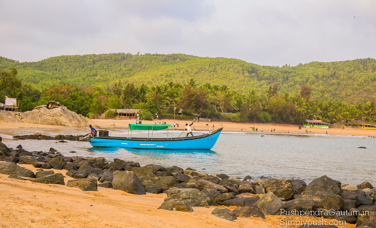 halfmoon-paradise-beach-gokarna